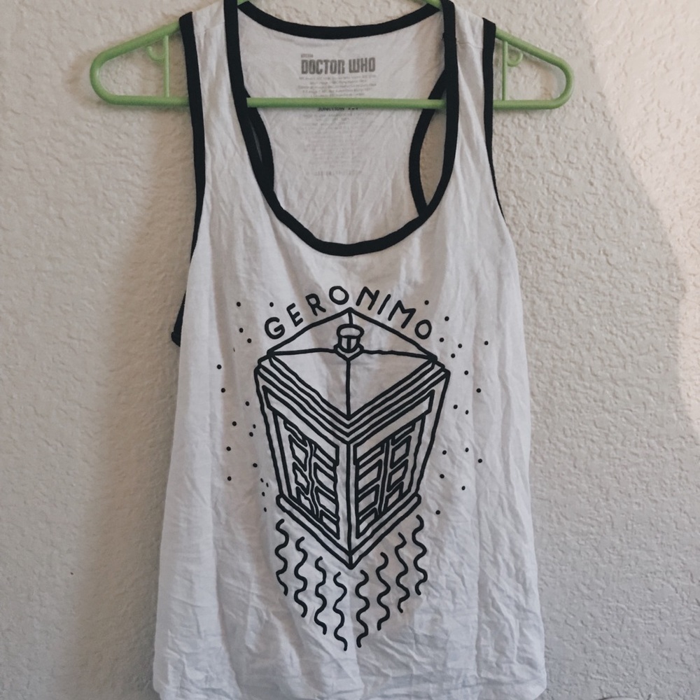BOXLUNCH bundle 2 tanks